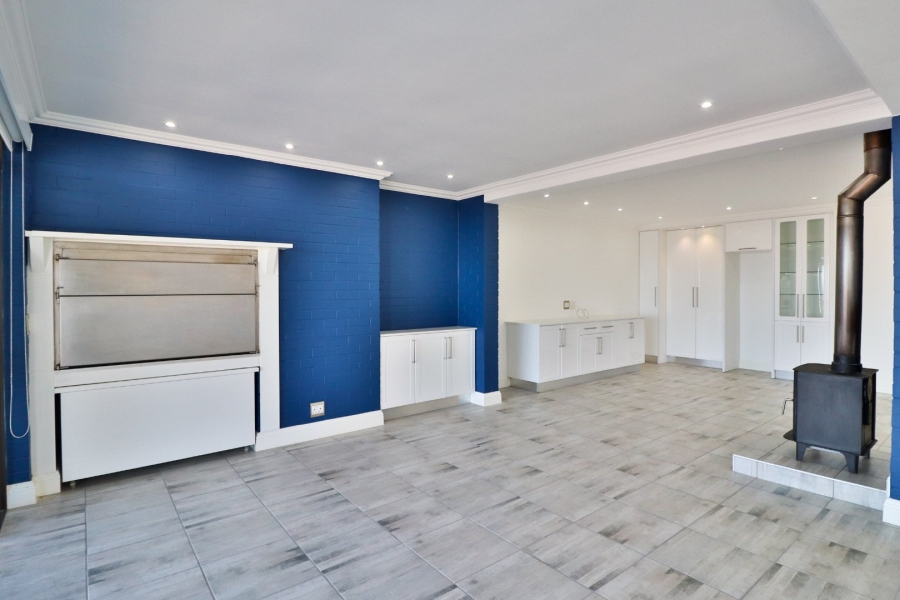 8 Bedroom Property for Sale in Reebok Western Cape